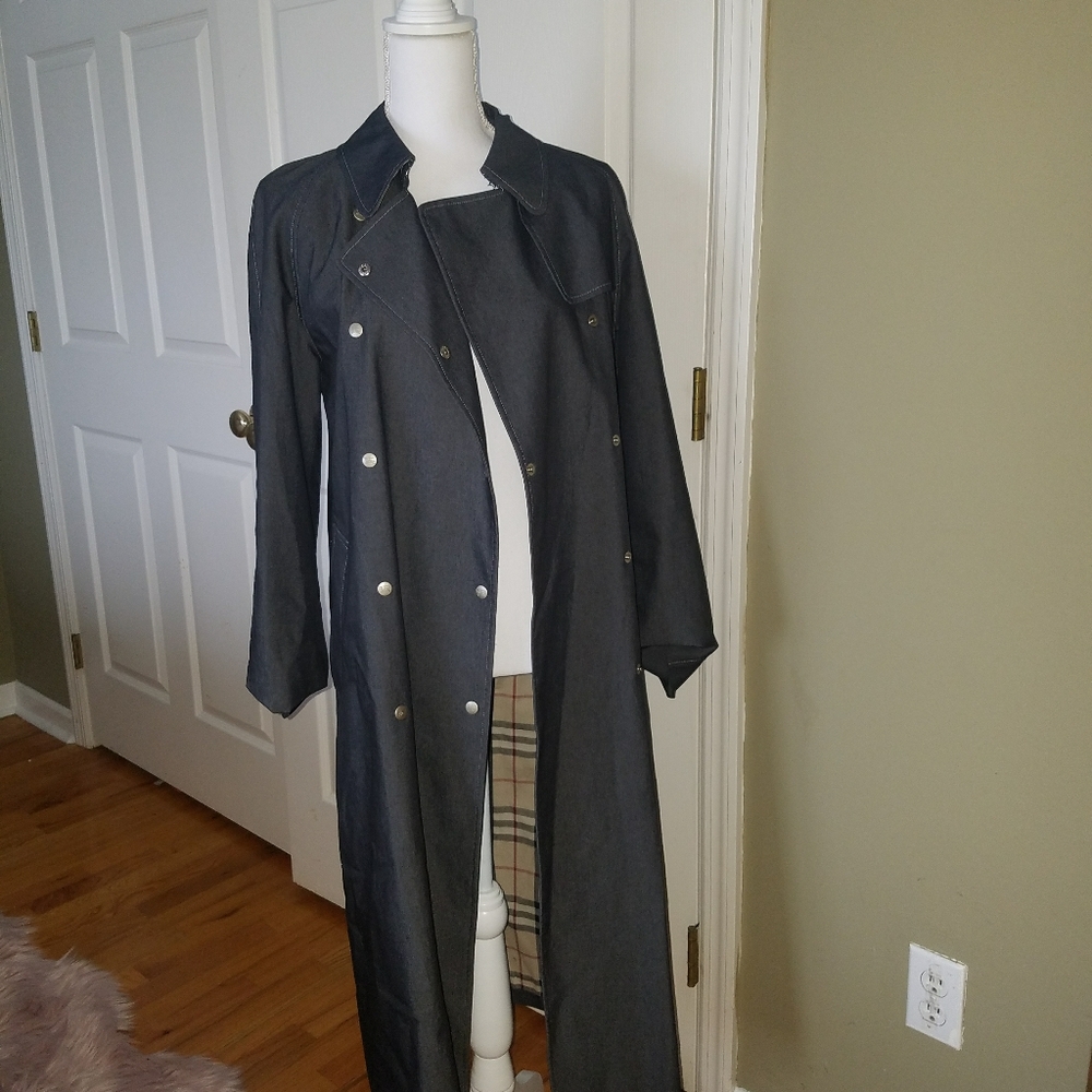 Burberry coat - Picture 2 of 7